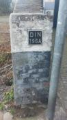 Grenssteen NRW_196-A: bordje op zijkant muur